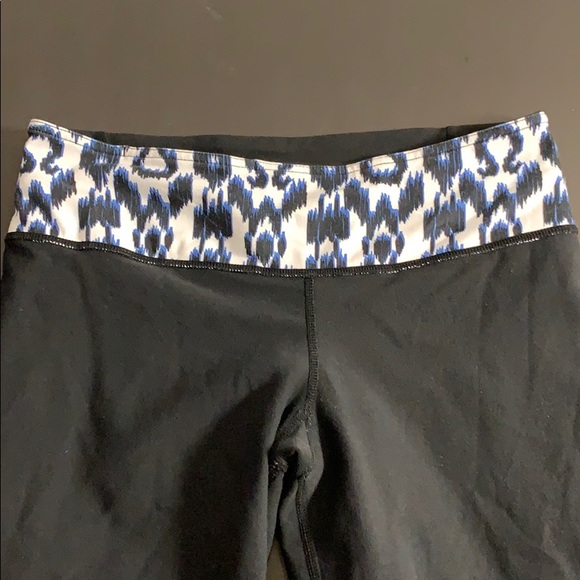 Reversable Lululemon Capris Size 6 - Picture 2 of 9